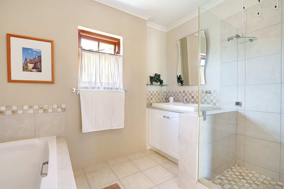 Secure Estate NoordHoek Two Bedroom Holiday Home