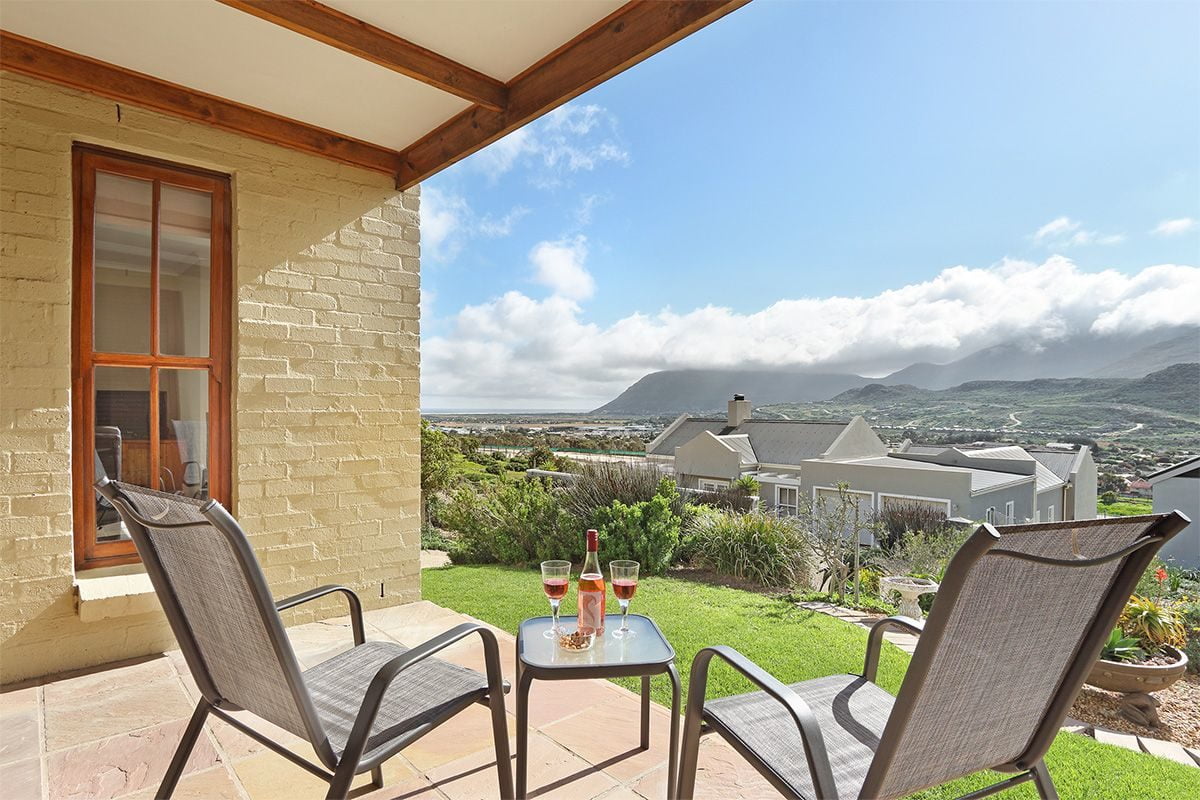 Secure Estate NoordHoek Two Bedroom Holiday Home