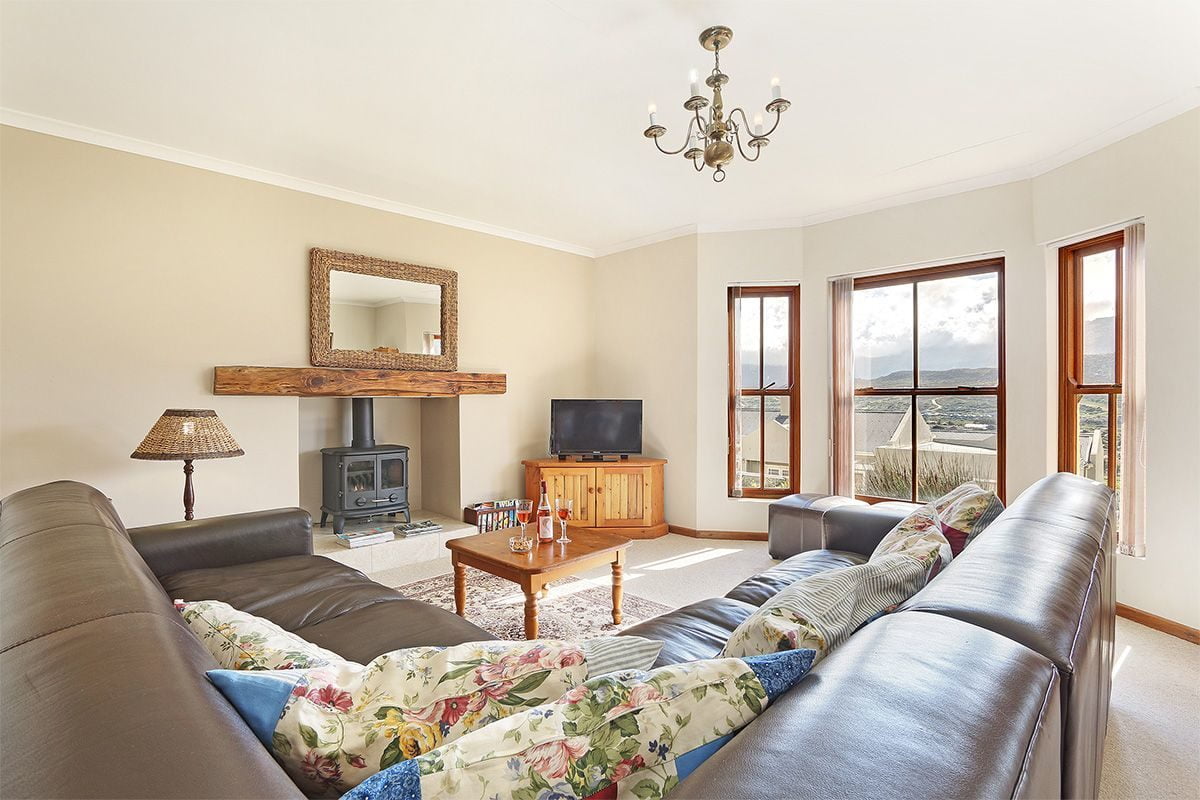 Secure Estate NoordHoek Two Bedroom Holiday Home