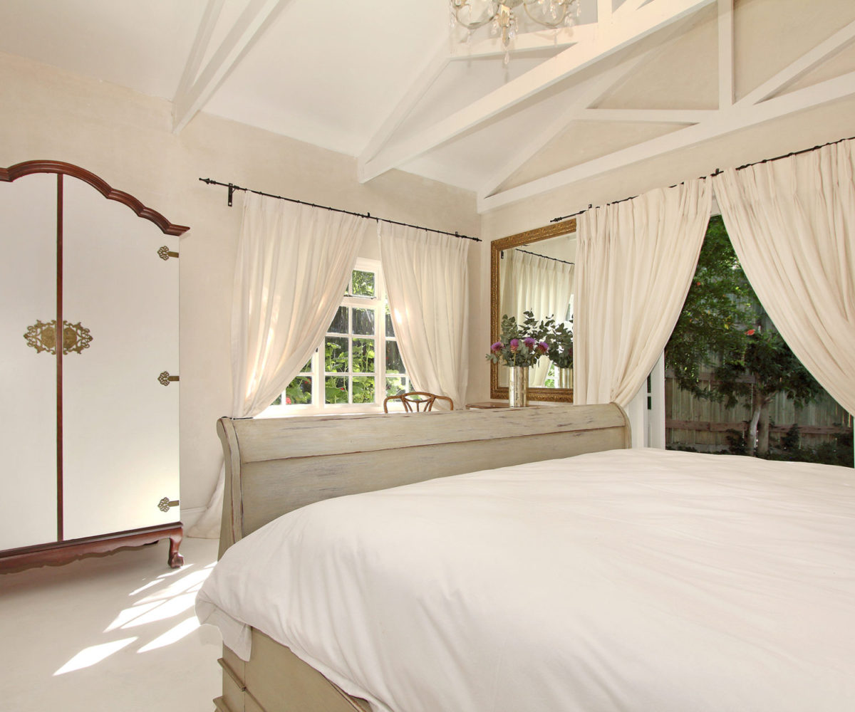 Airbnb Constantia Cape Town French Cottage Welgelee Bedroom